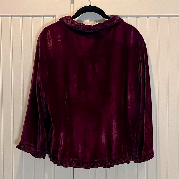 CP Shades Vintage Burgundy Velvet Button Down Top with Ruffle Detailing … - Picture 3 of 9